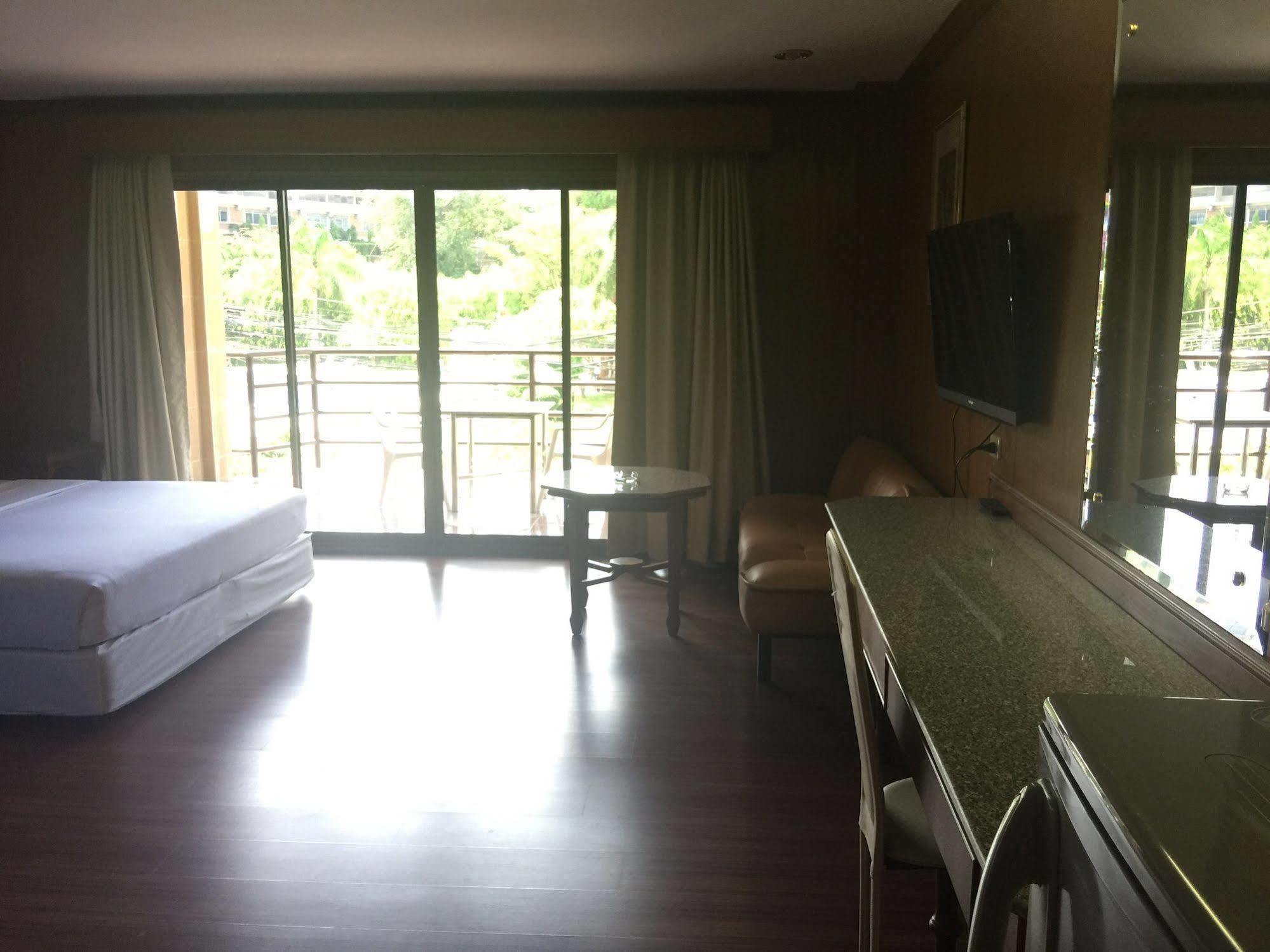 Marsi Pattaya Hotel Exterior foto